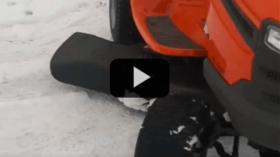 Tractor Husqvarna en la nieve de El Calafate